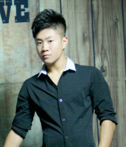王小利19歲長(zhǎng)子王亮曝光 星味十足似東北版劉愷威