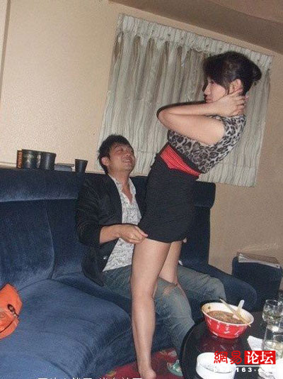 KTV里盡是齷齪男女 瘋玩無(wú)底線