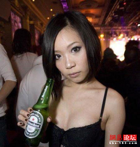KTV里盡是齷齪男女 瘋玩無(wú)底線