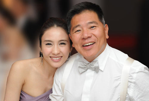 王寶強(qiáng)娶?；ㄟx美冠軍戀諧星 絕色女星嫁丑男(組圖)