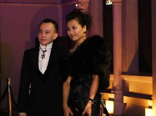 王寶強娶?；ㄟx美冠軍戀諧星 絕色女星嫁丑男(組圖)