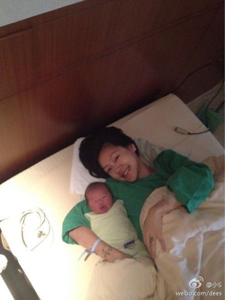 4月5日，小S生下小女兒。