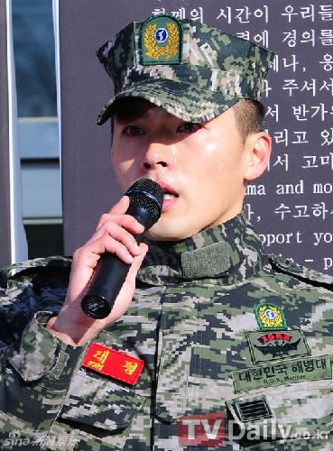 玄彬退役淚流滿面 跪地道向“虔誠(chéng)”的粉絲道謝