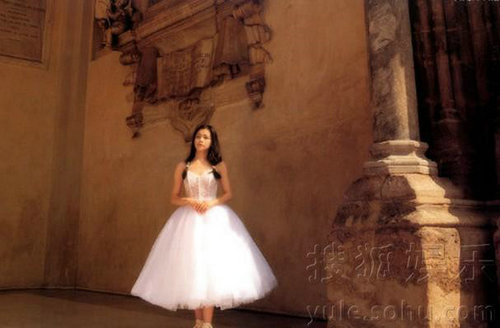 徐若瑄第一本性感寫(xiě)真集 15歲時(shí)的女神身材姣好