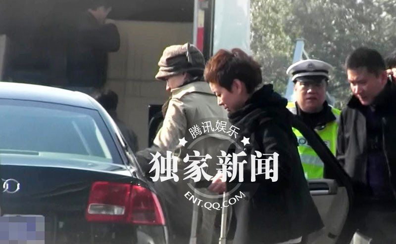 章子怡抵京撒貝寧接機(jī) 同回公寓秀恩愛(ài)
