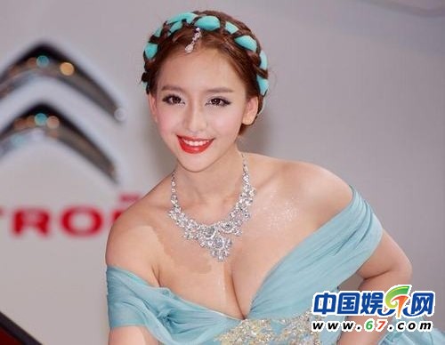 19歲嫩模曹陽(yáng)獲“車展女神”封號(hào) 海量私照曝光