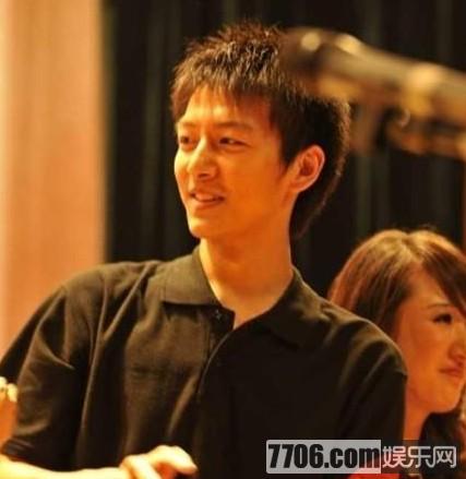 央視最帥實(shí)習(xí)主播胡悅鑫轉(zhuǎn)正 家庭背景女友遭曝光