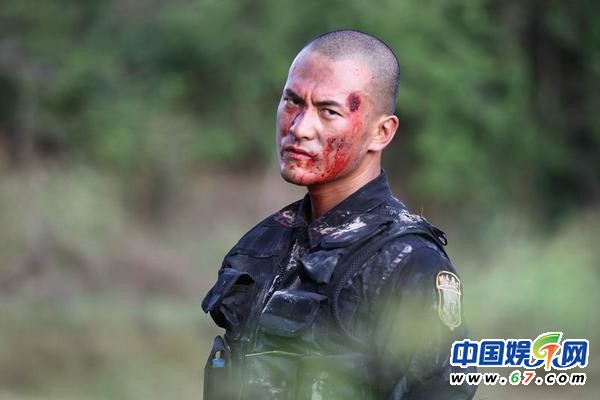 何潔攜新男友機場大秀恩愛引圍觀 赫子銘背景私照曝光