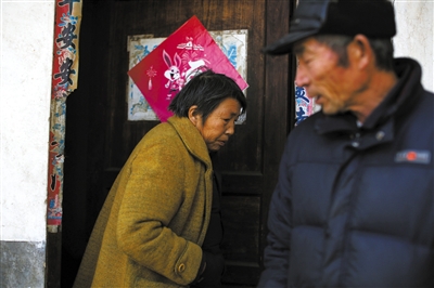 12月18日，閔擁軍父母稱，案發(fā)前兒子是癲癇癥發(fā)作跑出去。
