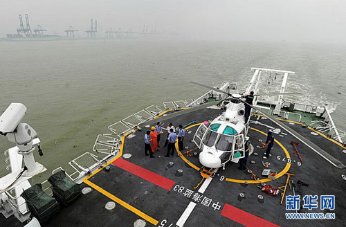 資料圖：在中國(guó)海監(jiān)83船上折疊直升機(jī)機(jī)翼。