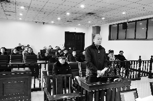 顏承魯庭審現(xiàn)場。 本報記者 郭玉紅 攝