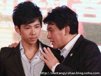 朱時(shí)茂21歲兒子朱青陽(yáng)生活照曝光 網(wǎng)友：比他爸精神多了
