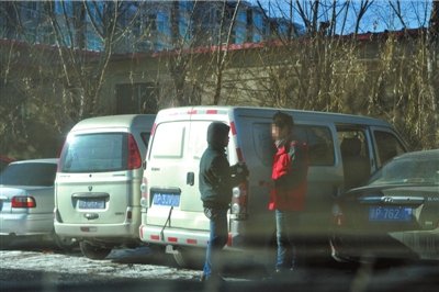 “血頭”組織學生及民工賣血抽成 獻血不經(jīng)體檢