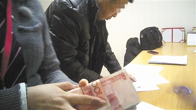 1月5日，由中介公司找來的京籍女子裴莉和購房者許昌赫簽訂協(xié)議，而后閃婚，裴莉當日得2萬元好處費，幫助許昌赫取得在京購房資質(zhì)。