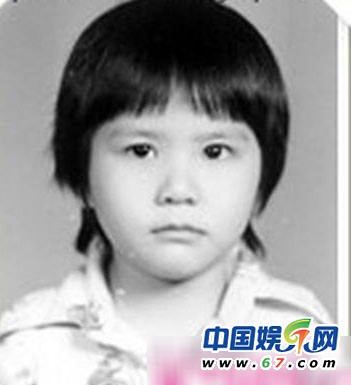 TVB明星童年照 黃宗澤孤僻抱貓 滕麗名三角眼無(wú)美女相