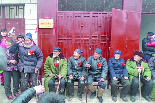 “老兵活動(dòng)中心”揭牌現(xiàn)場重現(xiàn)久違的軍禮