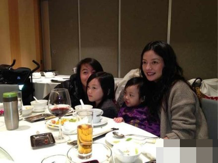 趙薇母女與竇靖童、李嫣