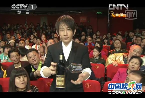 圖揭2013年春晚劉謙“魔琴” 網(wǎng)友：道具藏私密部位無節(jié)操