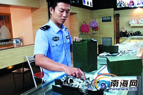 三亞搗毀販假窩點查獲近千萬元假LV、愛馬仕等
