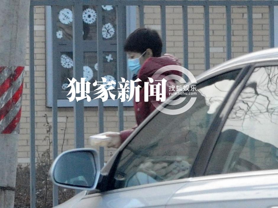 每日追星：鄧超摩登范與孫儷機(jī)場秀恩愛 馬伊琍豪車獨自接女