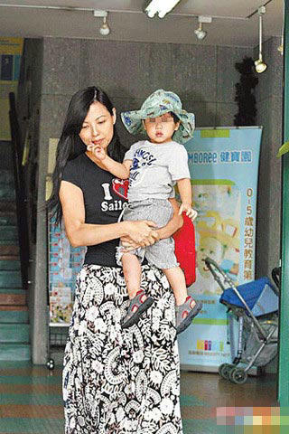 揭秘臺灣藝人的生存實(shí)況：被潛、被虐、被賣肉！