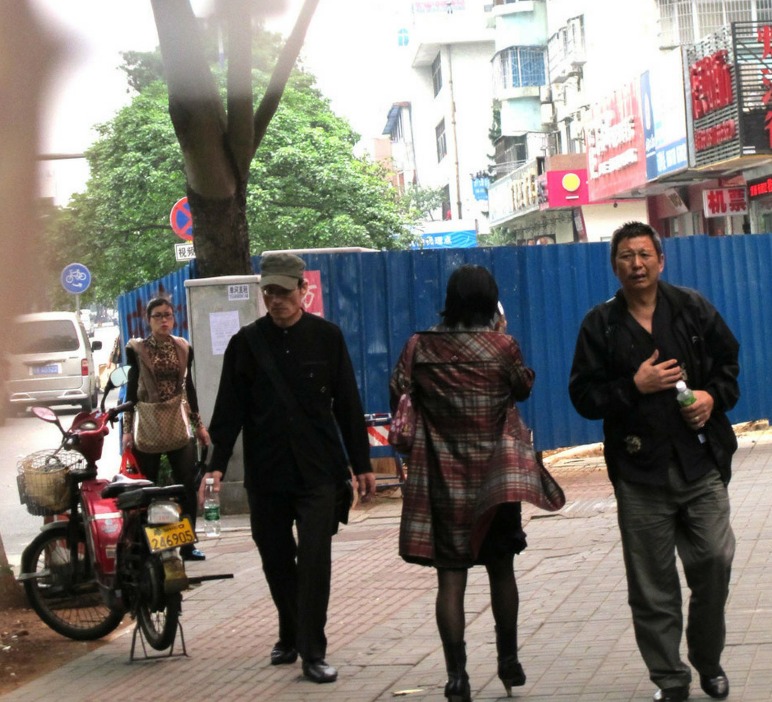 這幫人 為了權(quán)錢(qián)啥齷齪事兒都干