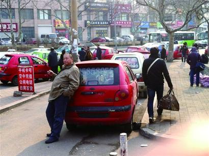 火車站的哥一聽外地音狂宰客 黑出租20元起步