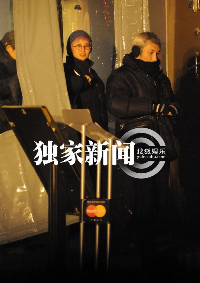 追星：徐克攜小女友深夜覓食無交流 吳京謝楠深夜會(huì)有秀恩愛