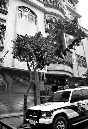 已經(jīng)被免職的陸豐“房爺”違規(guī)私用警車(chē)。