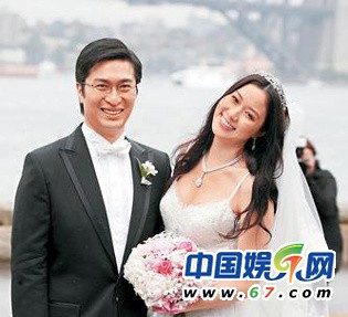 揭香港兩大豪門(mén)傳奇 一線女星爭(zhēng)相嫁李家當(dāng)梁洛施第二