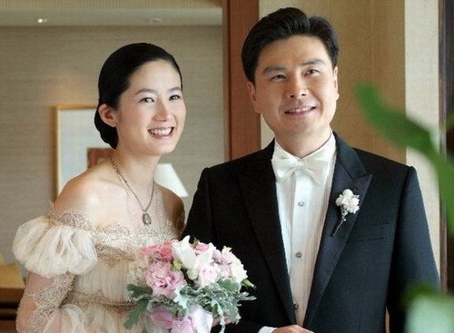揭嫁豪門(mén)女星：李英愛(ài)誕龍鳳胎 韓彩英9年戀愛(ài)長(zhǎng)跑