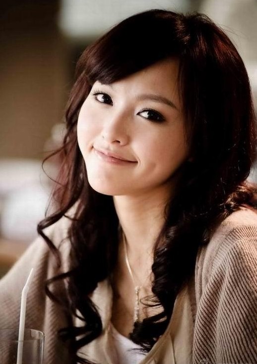 四小花旦背景曝光 唐嫣助理曬戀愛證據(jù)罵邱澤裝孫子！