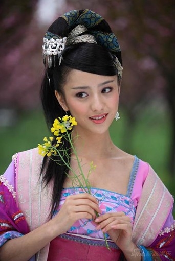 四小花旦背景曝光 唐嫣助理曬戀愛證據(jù)罵邱澤裝孫子！