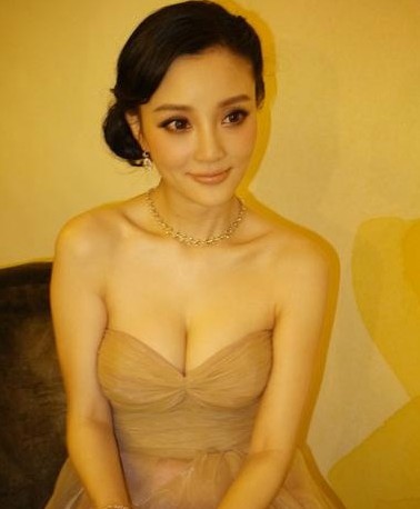 明星掀起劉?，F(xiàn)真顏美丑