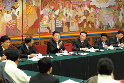 昨天，習(xí)近平參加十二屆全國(guó)人大一次會(huì)議西藏代表團(tuán)的審議?！⌒氯A社發(fā)