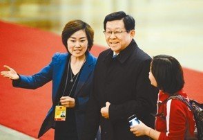 商務(wù)部部長(zhǎng)陳德銘被攔下