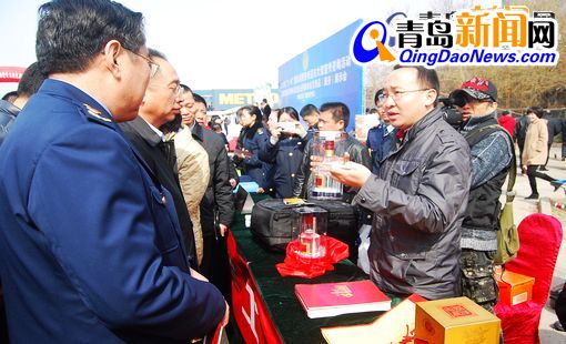 首發(fā):315維權日 青島10部門現場打假(組圖)