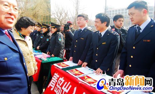 首發(fā):315維權日 青島10部門現場打假(組圖)