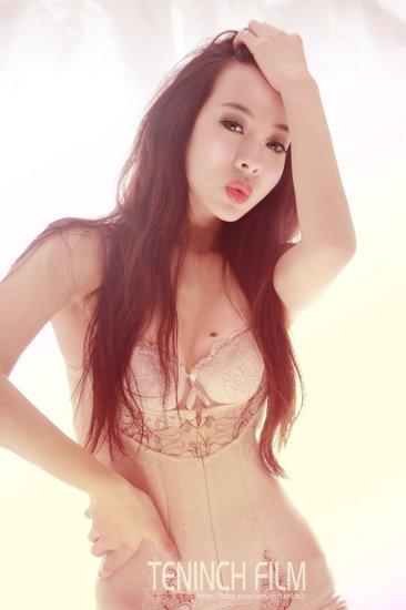 北體大?；?0后童苡萱艷照流出 蜂腰美背秒殺柳巖張馨予