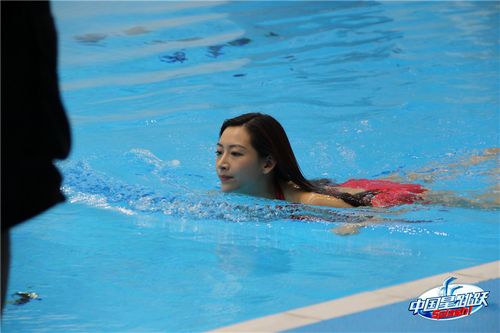 “拍水”女神溫雅：臉胸成了“重災區(qū)”