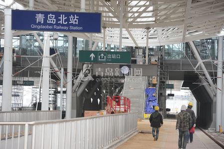 青島北站七大系統(tǒng)調(diào)試完畢 乘客排隊(duì)搶票