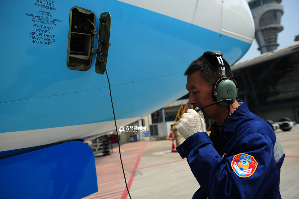 高清：實拍青島機場飛機檢修全程 差錯零容忍