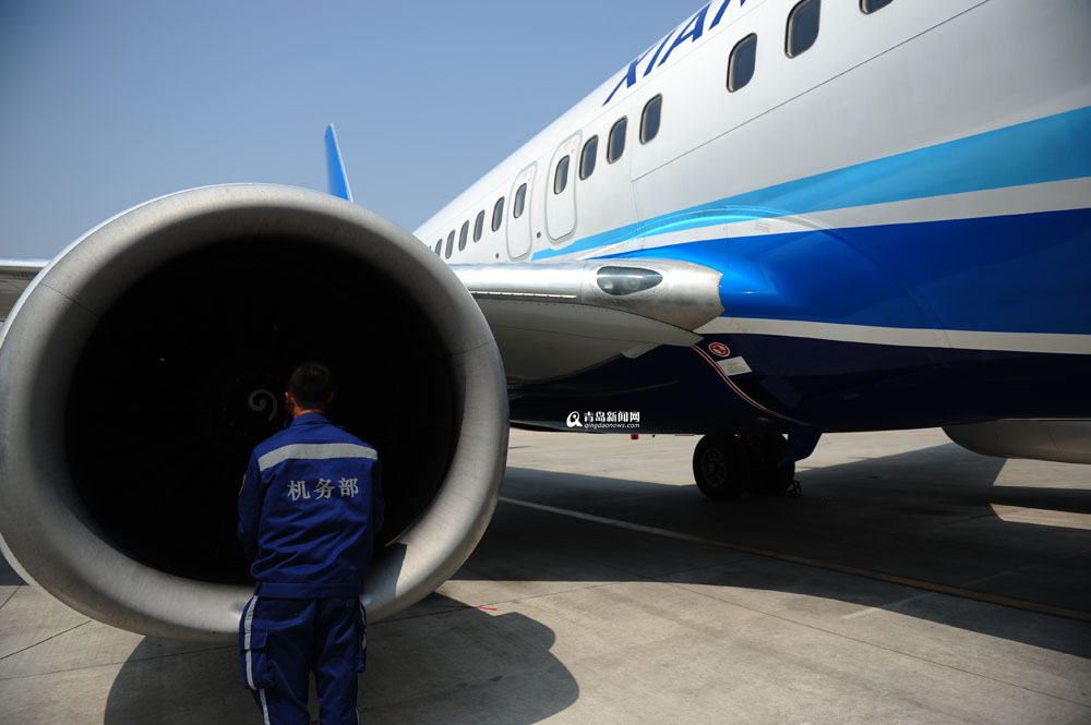 高清：實拍青島機場飛機檢修全程 差錯零容忍