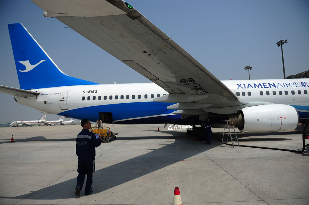 高清：實拍青島機場飛機檢修全程 差錯零容忍