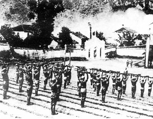 1943年10月，中國遠(yuǎn)征軍第二次入緬作戰(zhàn)。圖為在云南新凱附近加緊訓(xùn)練的遠(yuǎn)征軍。