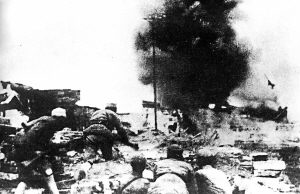 1943年11月，中國軍隊(duì)在常德會戰(zhàn)中與日軍激戰(zhàn)。