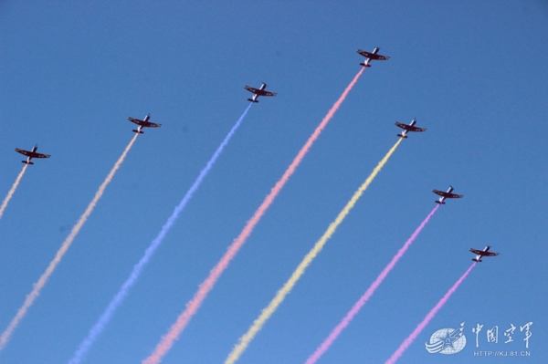 閱兵空中梯隊難度遠超以往 數十將校任領頭雁