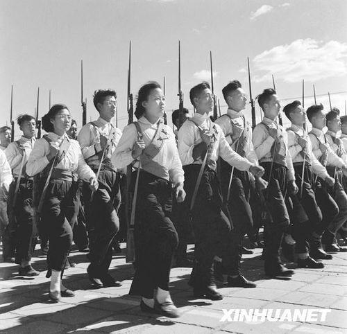 1958年國慶閱兵 民兵方隊(duì)規(guī)模空前