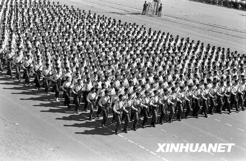 1958年國(guó)慶閱兵 民兵方隊(duì)規(guī)模空前