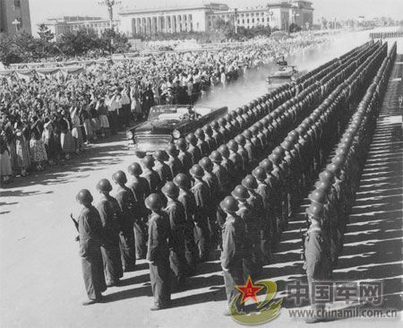 1959年國(guó)慶 逢十大閱兵盛況空前